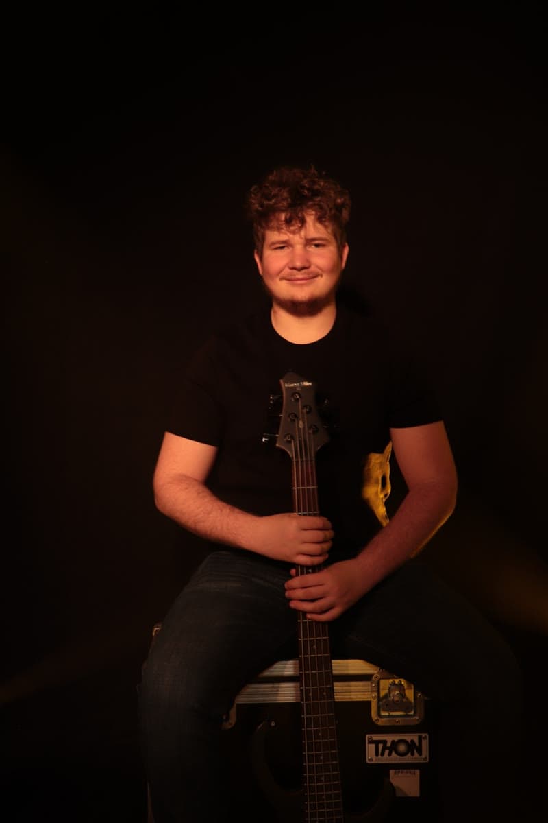 Elias Pelz – Bass bei Believe2